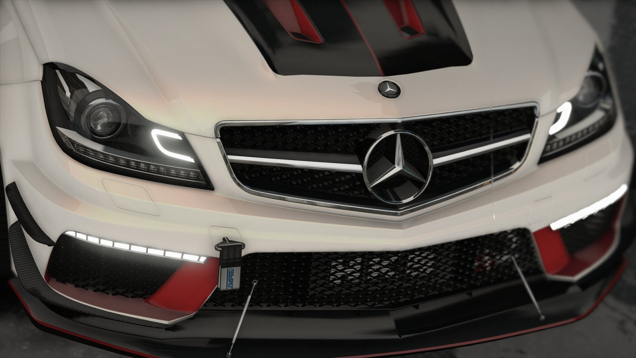 Mercedes-Benz C63 W507