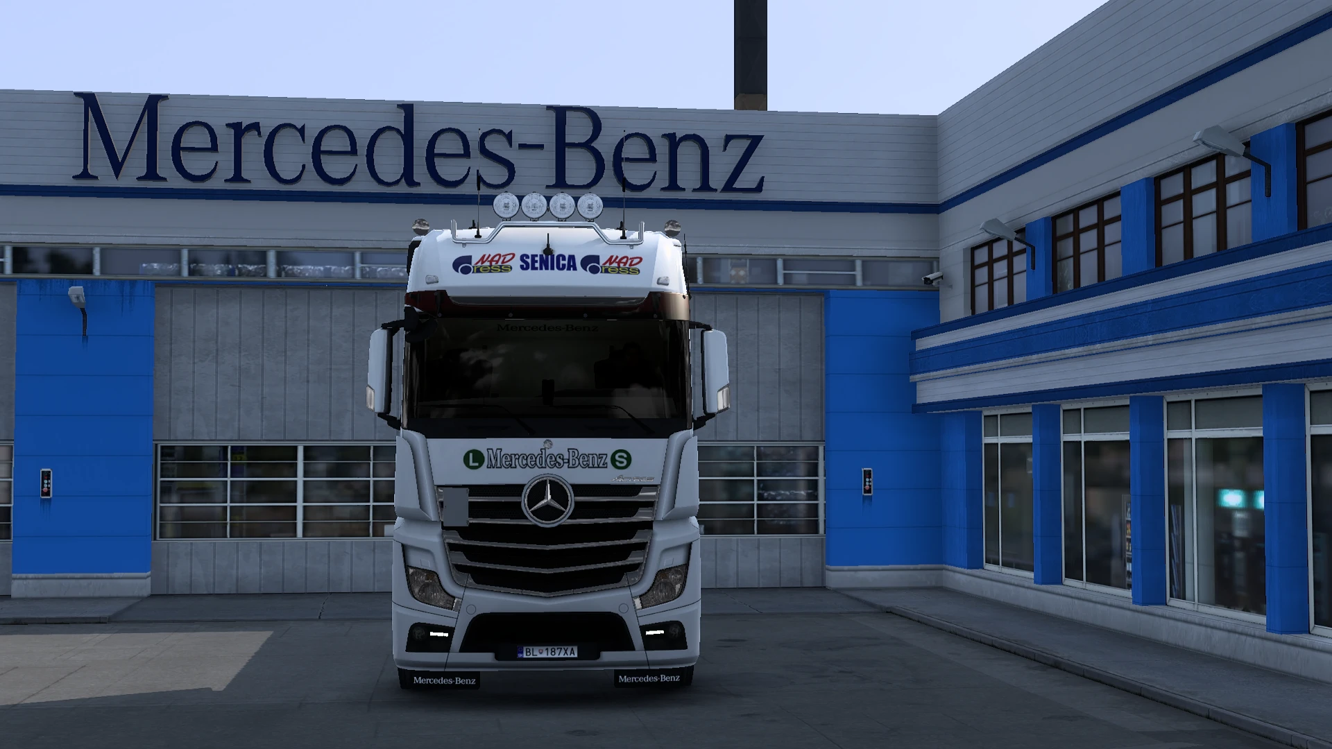 MERCEDES MP4 NAD RESS SKIN - GIGA SPACE CAB 1.53 - ETS 2
