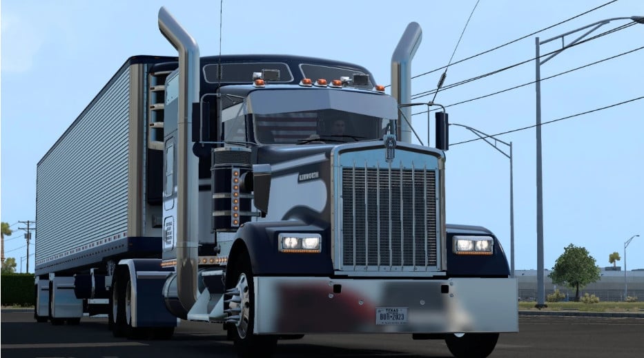 Kenworth W900L Chrome Shop