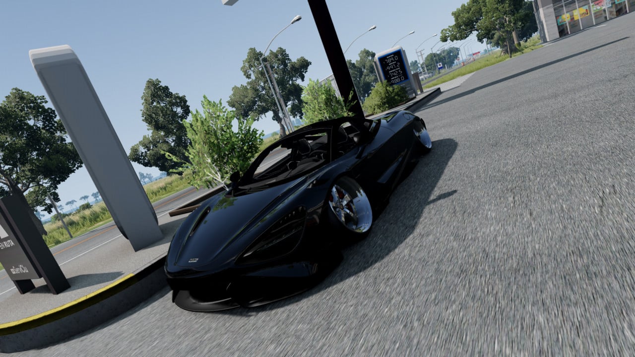 McLaren 765lt (static)