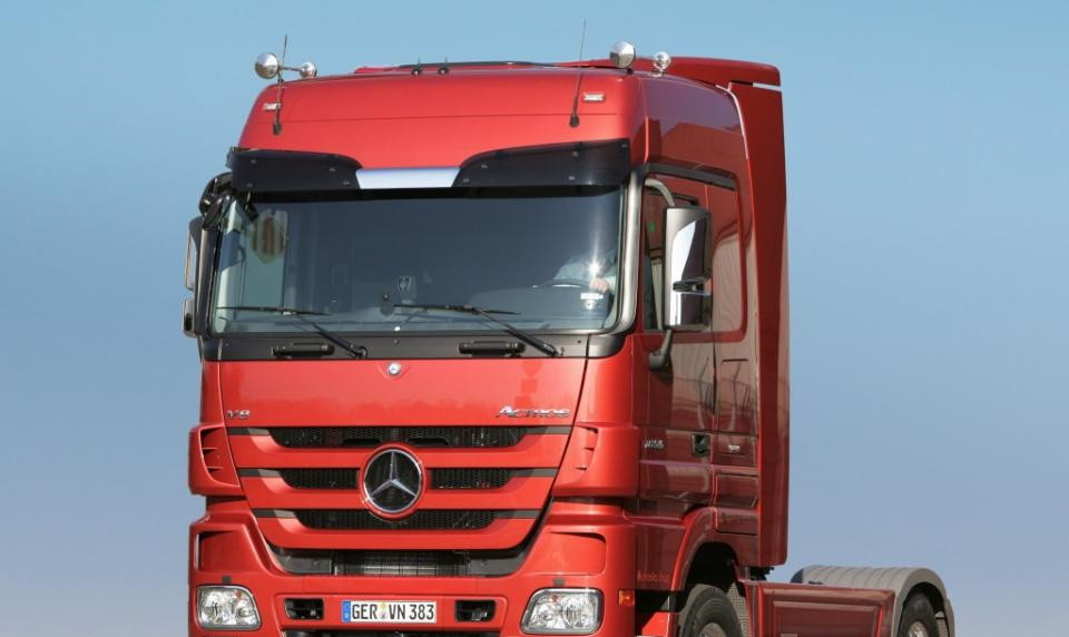Mercedes Actros 1855 V8 Sound