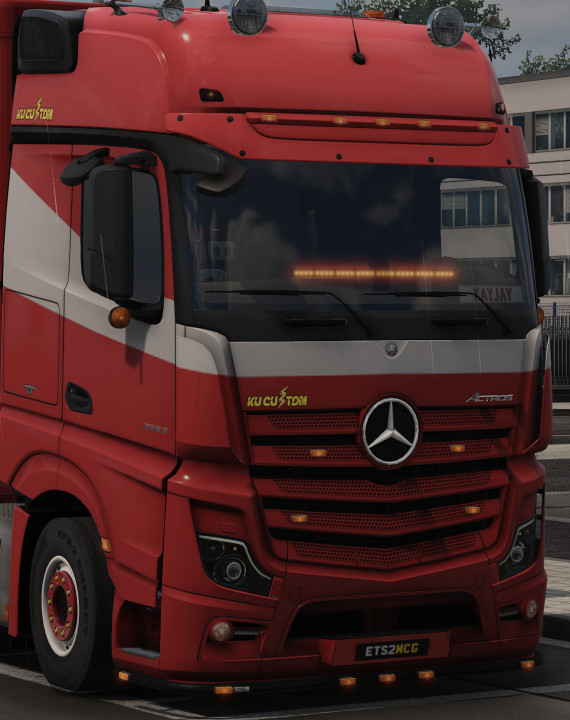 Orange strobe for Mercedes Actros MP4