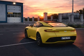 Aston Martin DB12 2023 1.6 thumbnail 3